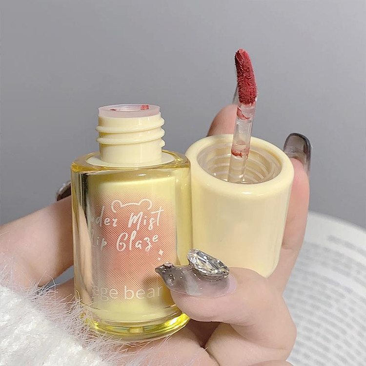 رژ لب مایع خمیری و مخملی گی گی بیر GEGE BEAR مدل POWDER MIST LIP GLAZE