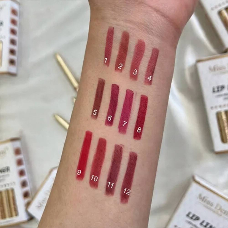 خط لب و رژ لب پیچی میس دمی